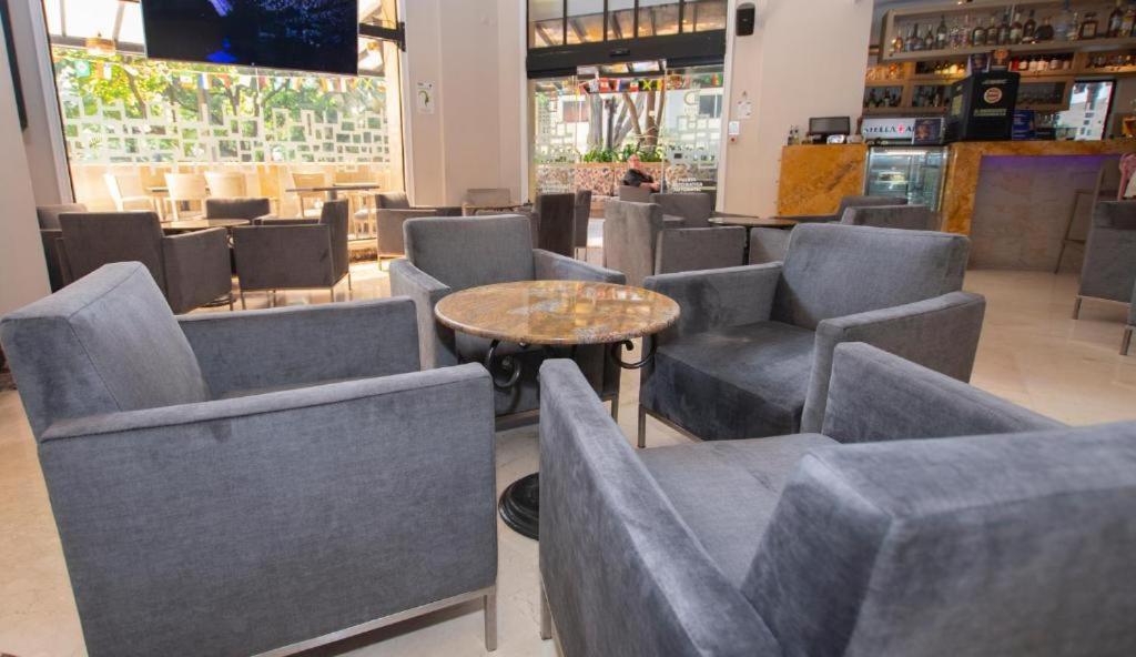 Hotel Dann Cali Esterno foto The lounge at the airport
